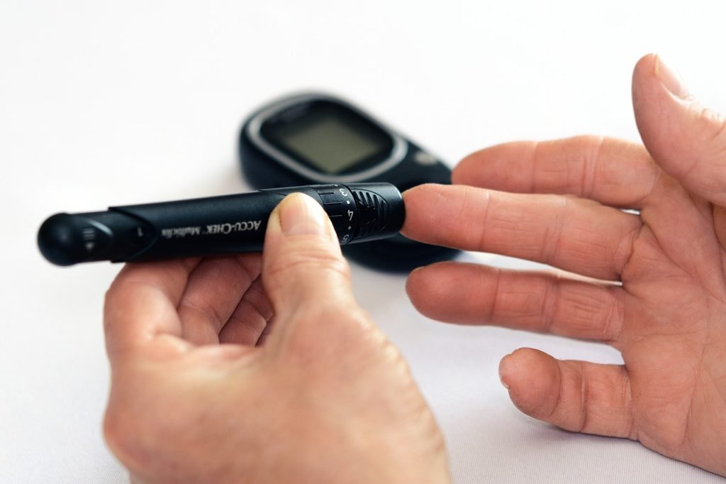 An individual holds a small electronic device, highlighting the critical signs of high blood sugar for health awareness
